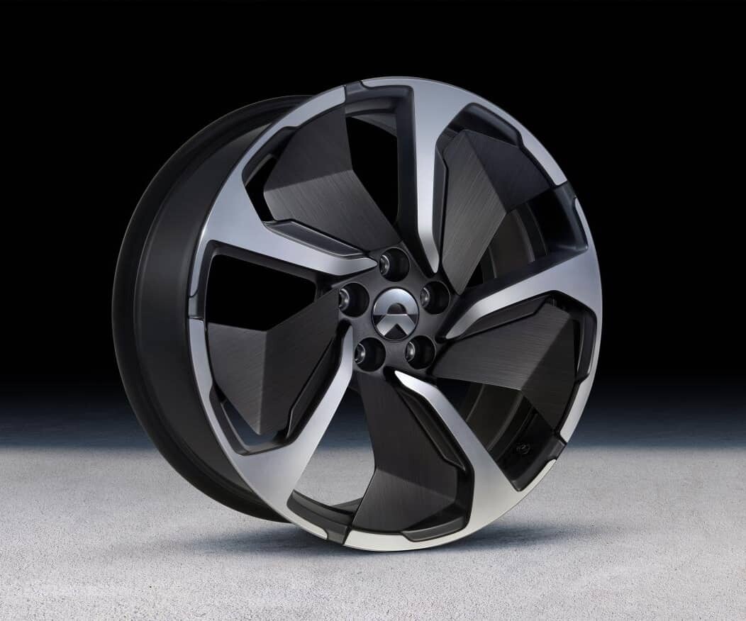 wheel from CFR thermoplastic material